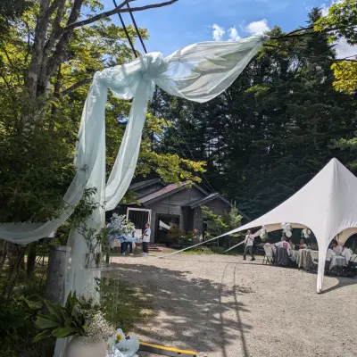 Au depart Cinq fersの会場、事例